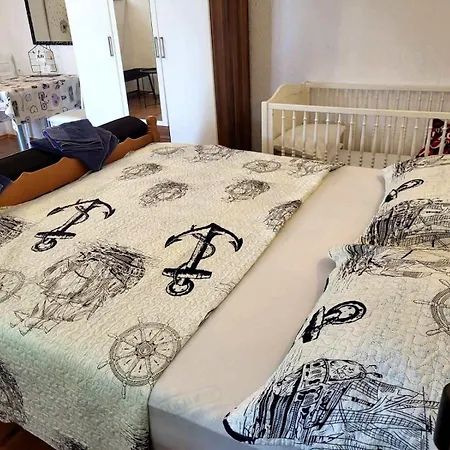 Fuer 2 Personen 1 Kind Ca 35 M In Novi Vinodolski, Adriakueste Kroatien Kvarner Bucht Apartamento